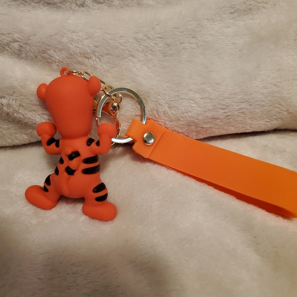 Tigger PVC Keychain - Picture 2 of 2